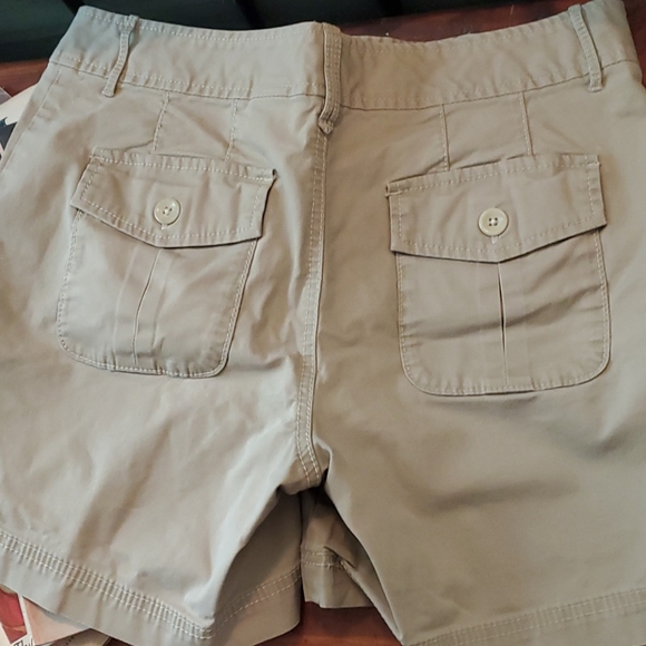 Eddie Bauer khaki shorts - Picture 7 of 9